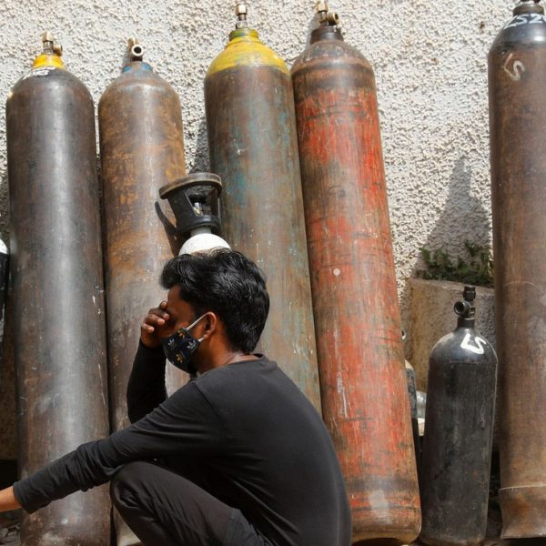 A man waits outside a factory to get his oxygen cylinder refilled, amidst the spread of the coronavirus disease (COVID-19) in New Delhi, India, April 28, 2021.

 

REUTERS/Adnan Abidi - RC2U4N923RNX